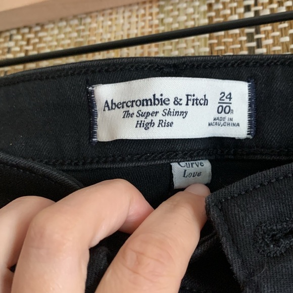 Abercrombie & Fitch The Super Skinny High Rise Jeans size 00 Black Pants - Picture 3 of 3